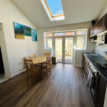 Lovely 2 Bedroom By Altoluxoexperience Short Lets & Serviced With Free Wifi & Parking 布里斯托